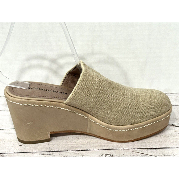 Donald J. Pilner Clogs Beige Tan Mules Wedge Shoes Size 7M - Picture 8 of 16
